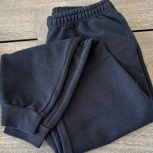 LAST CHANCE! Donating 10/11/25. Mens size M Gildan Sweatpants bundle - Picture 5 of 7